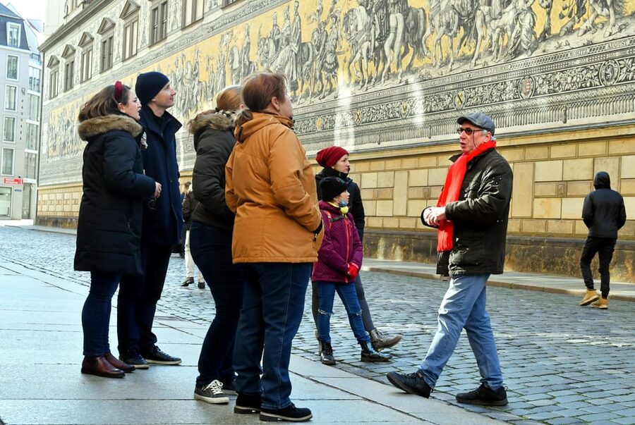 Dresden: Sightseeing Walking Tour in English - What the guide adds to the experience