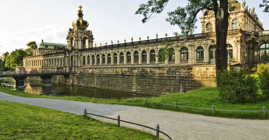 Dresden: Smile Tour with Prosecco - Frauenkirche and Dresden’s difficult past