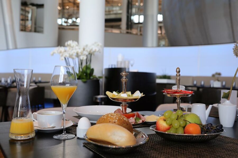 Dresden: Tour of VW's Transparent Factory with breakfast - Breakfast Beneath Dresden’s Transparent Architecture