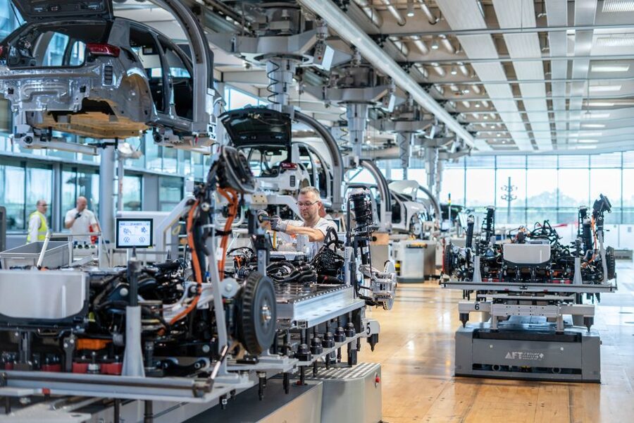 Dresden: Tour of VW's Transparent Factory with breakfast - The Timing Issue That Can Change the Visit