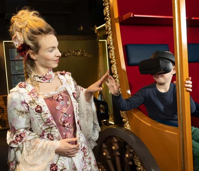Dresden: Virtual Reality Time Travel Experience Ticket - Start Behind the Cholera Fountain