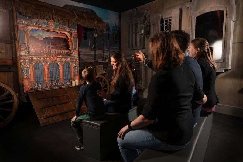 Dresden: Virtual Reality Time Travel Experience Ticket - The Hall of Mirrors Welcomes You to Court
