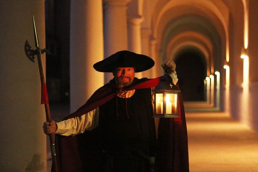 Dresden: Walking Tour with a Night Watchman and Meal - Who Will Enjoy This Evening Most?