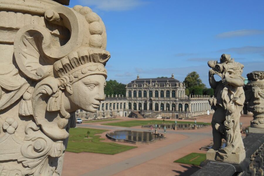 Dresden with a touch of Xmas: English small group tour - The Royal Palace and a conditional courtyard stop