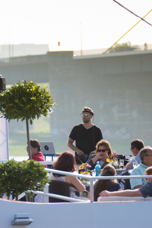 Düsseldorf: 2-Hour Evening Rhine River Cruise with Live DJ - Weather, crowd size, and the risks of a quiet departure