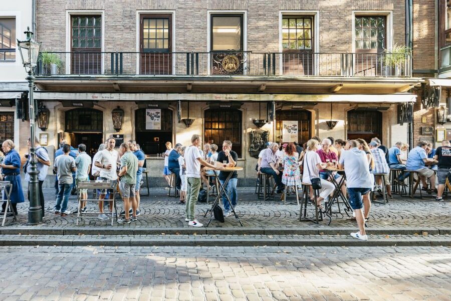 Düsseldorf: Altbier-Safari Beer Walking Tour - Key points at a glance