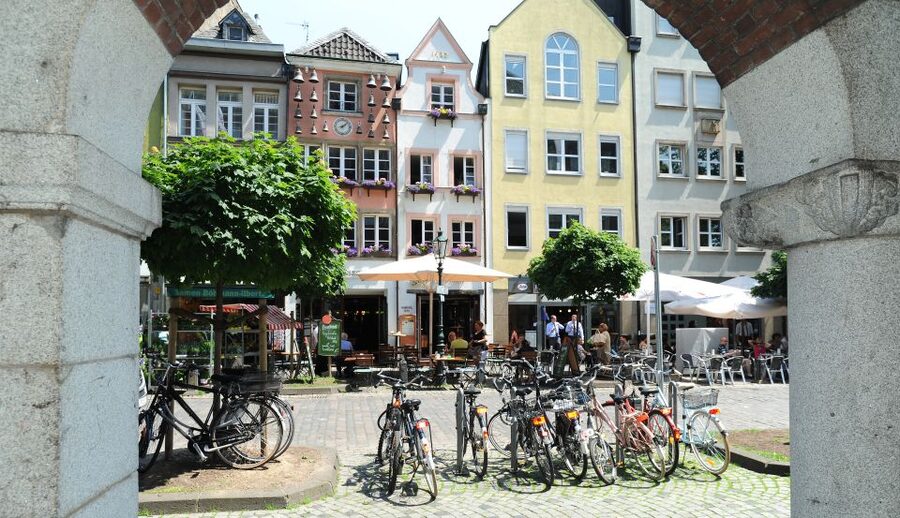 Düsseldorf: Altstadt Guided Tour - St. Lambertus and the Mystery of the Twisted Tower