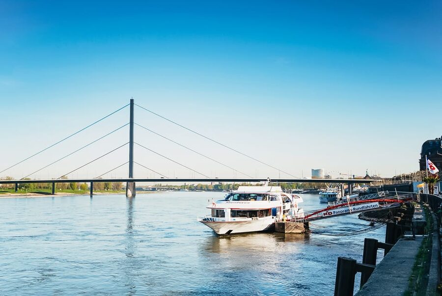 Düsseldorf: City Sightseeing Cruise on the Rhine - Choosing between the open deck and indoor seating