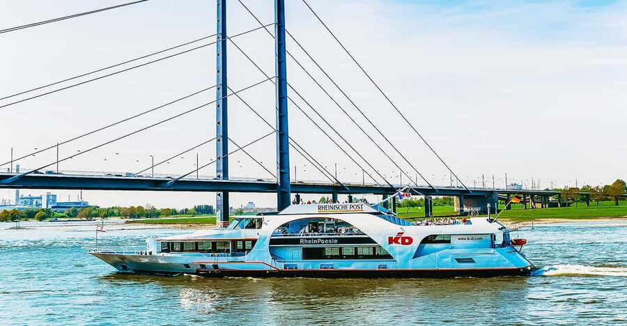 Düsseldorf: City Sightseeing Cruise on the Rhine - The best time to take the cruise