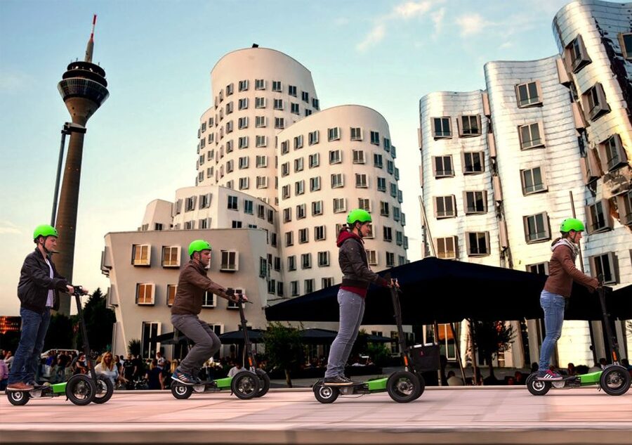 Düsseldorf: E-Scooter City Tour - Returning through Schadowstraße