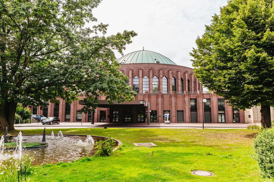 Düsseldorf: Guided City Architecture Walking Tour - Key points to know before booking