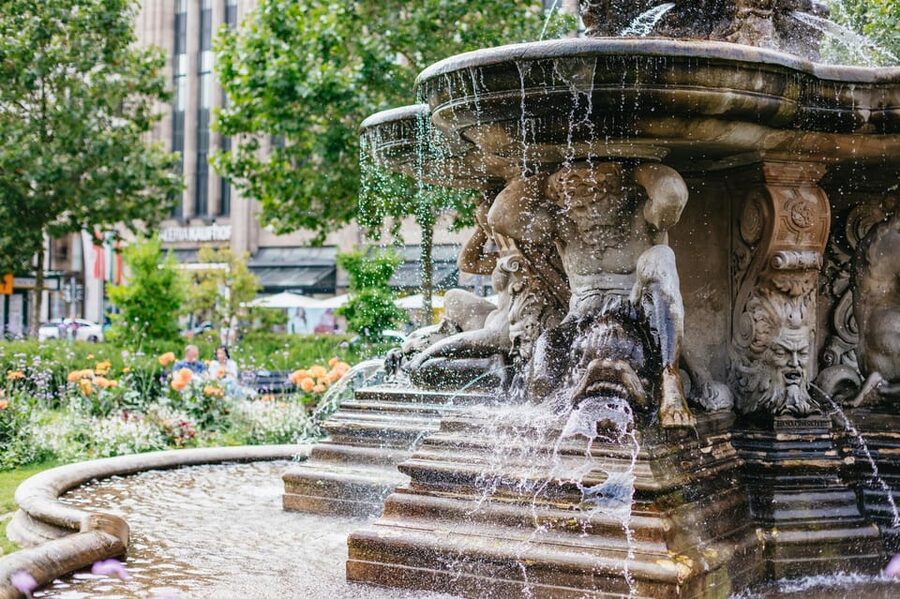 Düsseldorf: Guided City Architecture Walking Tour - Who should book this Düsseldorf architecture tour?