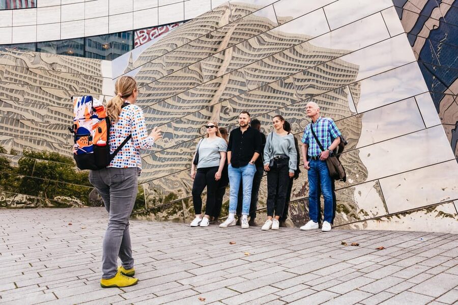 Düsseldorf: Guided City Architecture Walking Tour - Starting at Mannesmannufer and setting the tone