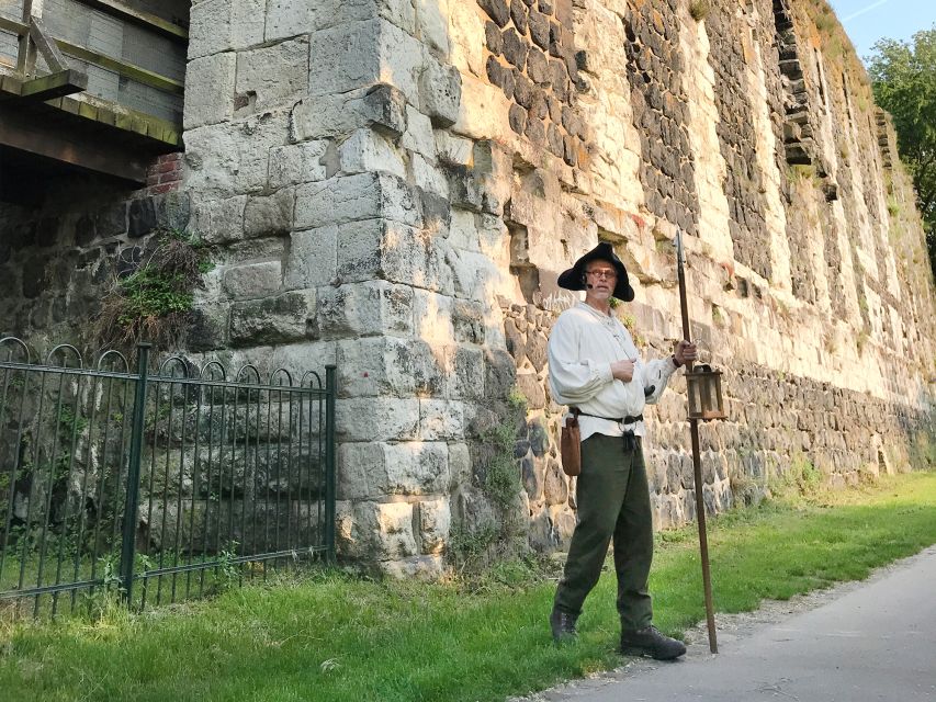 Düsseldorf: Guided Night Watchman Tour through Kaiserswerth - Walking the evening alleys of Kaiserswerth