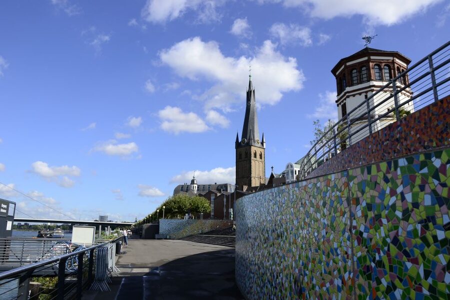 Düsseldorf: Guided Old Town Tour with Beer Break - The local beer break