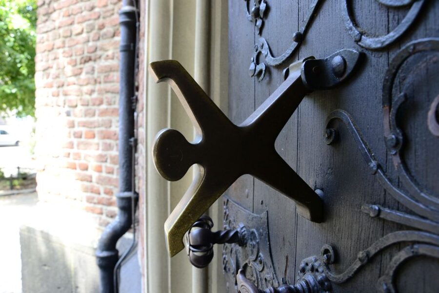 Düsseldorf: Guided Old Town Tour with Beer Break - Stories, history, and the guide’s style