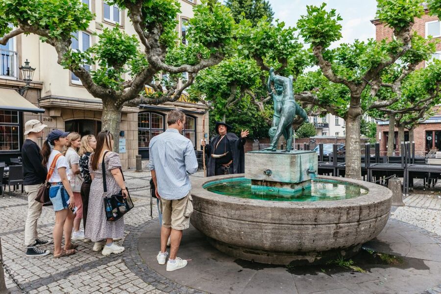 Düsseldorf: Guided Tour with a Night Watchman - Practical points before you reserve