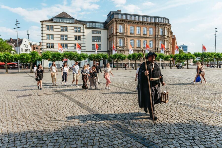Düsseldorf: Guided Tour with a Night Watchman - Meeting at Kunstakademie Düsseldorf