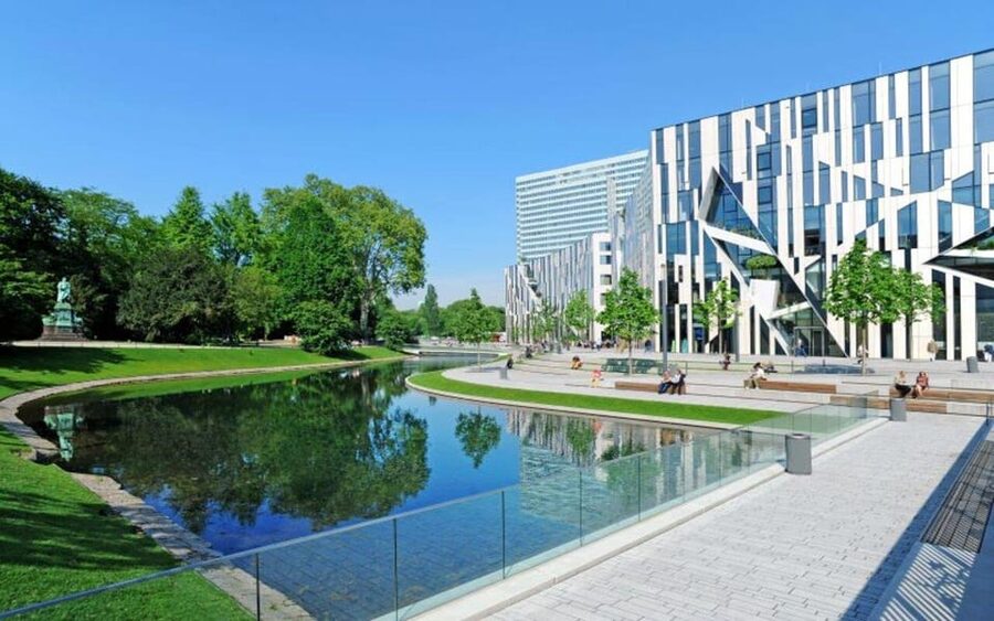 Düsseldorf: In a nutshell - the 60 minutes tour - Cultural Sights, Modern Architecture, and Music