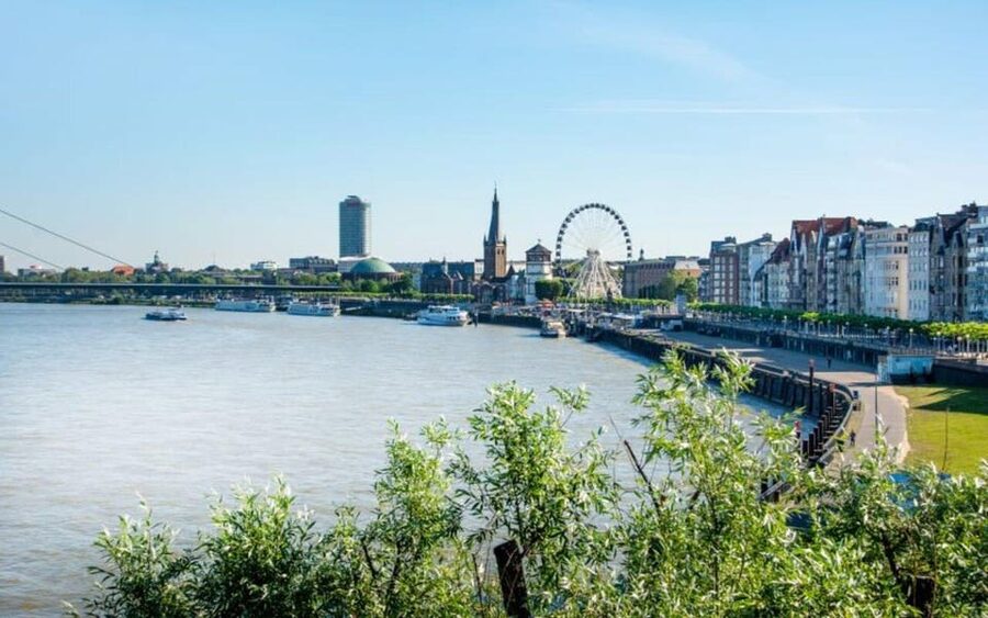 Düsseldorf: In a nutshell - the 60 minutes tour - Breweries, Pubs, and a Düsseldorf Pork Roll