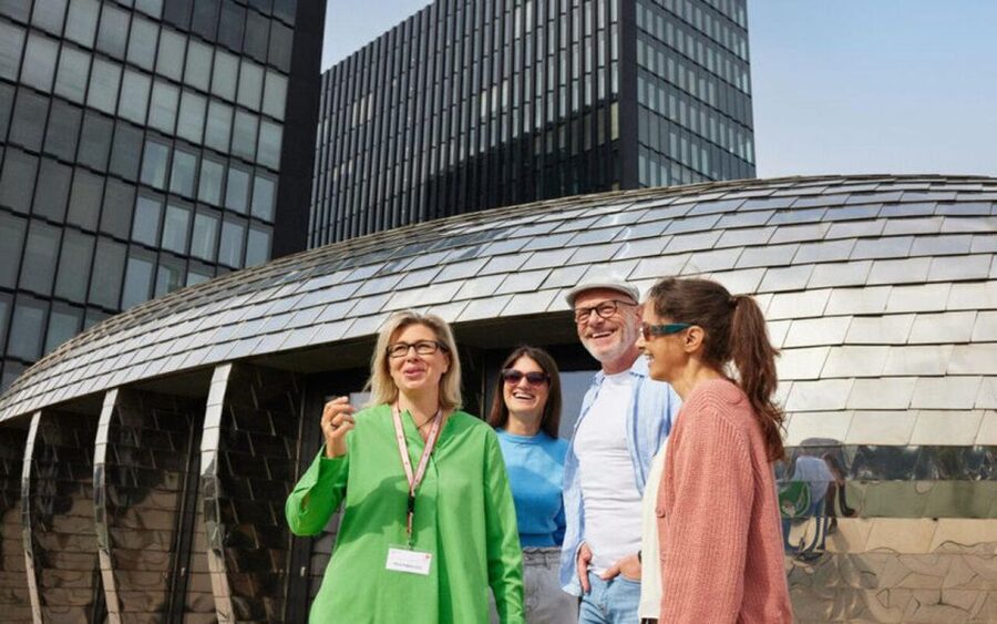 Düsseldorf: MedienHafen Tour - Frank O. Gehry’s twisted buildings