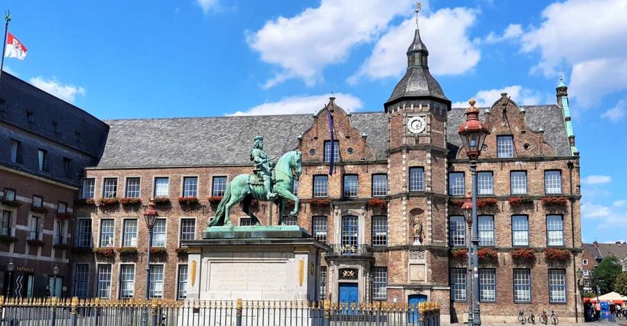Dusseldorf: Old Town & Altbier Tour - Why this short Düsseldorf tour works