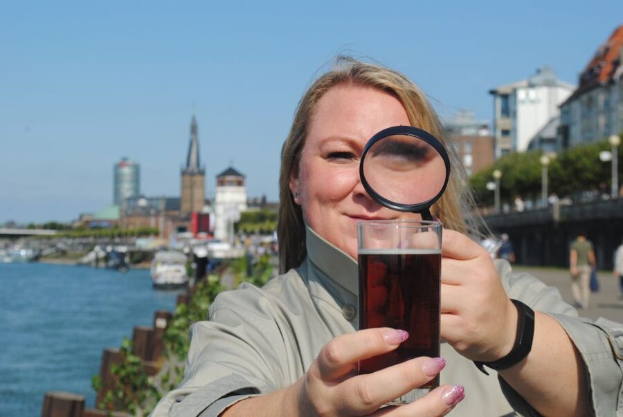 Düsseldorf: Old Town Interactive Crime Tour with actor - The crime begins in Düsseldorf’s Old Town