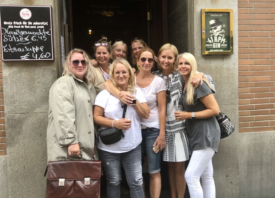 Düsseldorf: Old Town Interactive Crime Tour with actor - Following clues through traditional brewery locations
