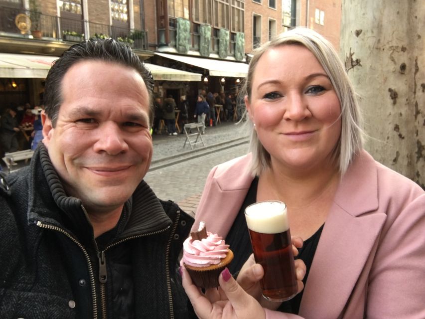 Düsseldorf: Old Town Interactive Crime Tour with actor - What the actor-guide adds to the experience