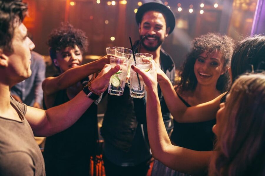 Düsseldorf Pub Crawl - 4 Locations, Shots & Club Entry - The second stop: more time to socialize