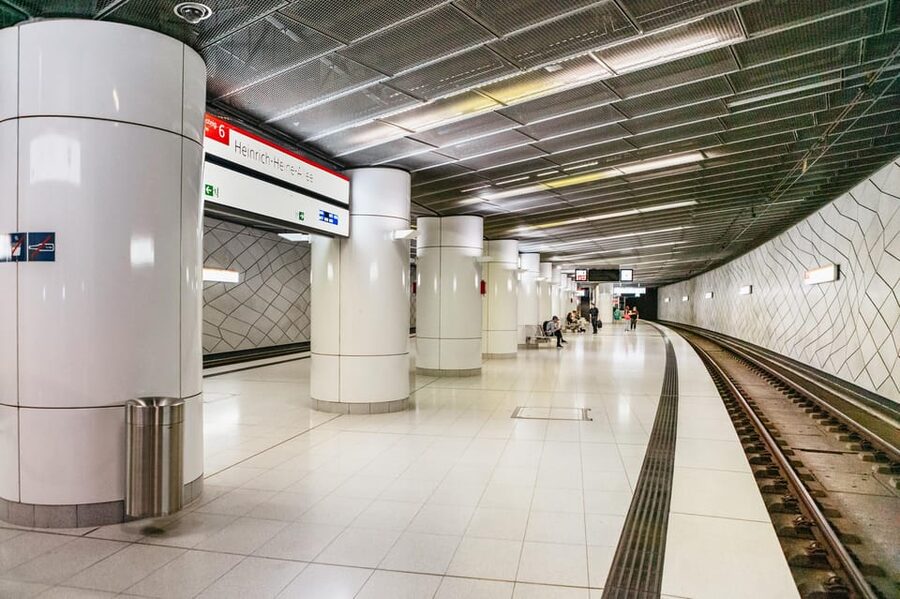 Düsseldorf: The Wehrhahn Line Metro Guided Tour - Shared group or private tour?