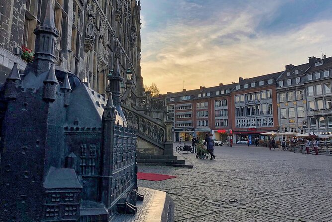 e-Scavenger hunt Aachen: Explore the city at your own pace - Doll Fountain and the small stories of Aachen