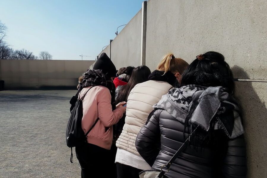 East Berlin and the Wall: Walking Tour - Starting at Potsdamer Platz and entering divided Berlin