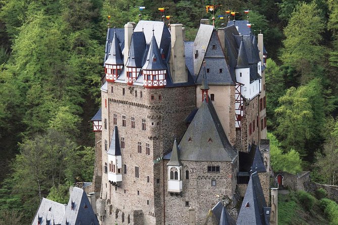 Eltz Castle Small-Group Tour from Frankfurt with Dinner - The guides are a major part of the experience