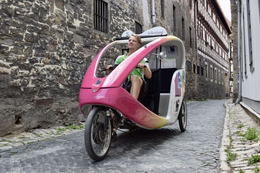 Erfurt: Private Guided Classic Old Town E-Rickshaw Tour - Michaelisviertel and the old university