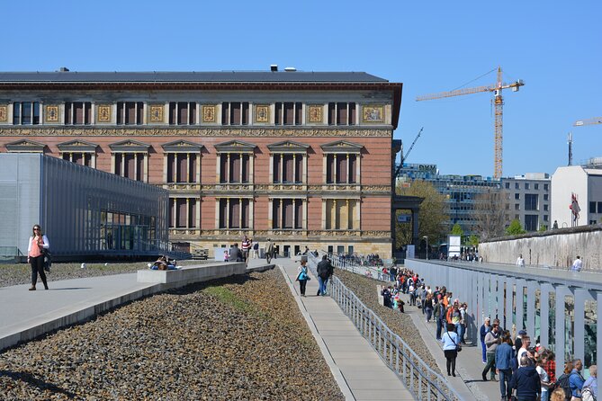 Explore Berlin History and Highlights Sightseeing Walking Tour - What the guides add to the experience
