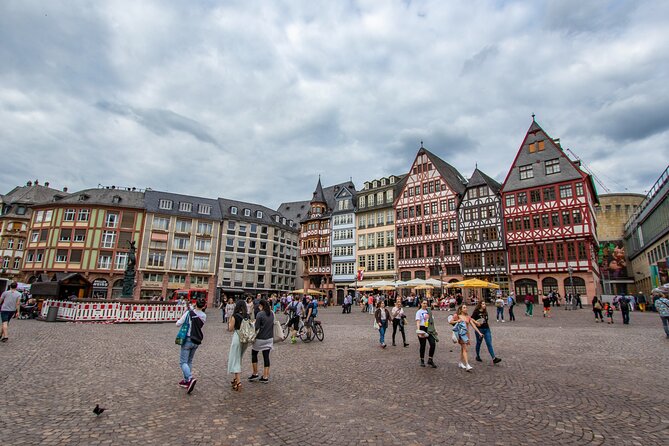 Explore Frankfurt in 60 minutes with a Local - Small group size and guide quality
