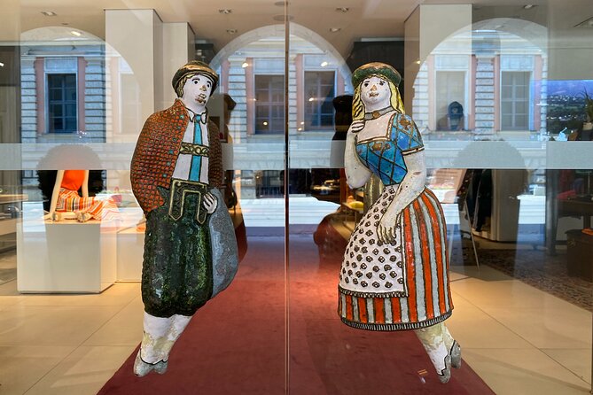 Fall in Love with Munich in a Private Old Town Walking Tour - Dallmayr and the edible side of Munich