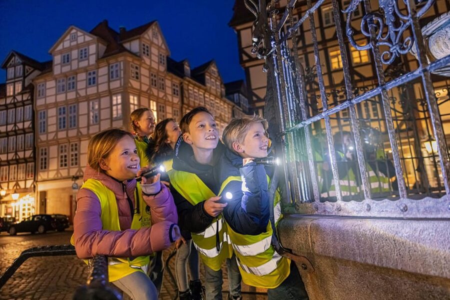 Flashlight tour for children/teenagers - Starting at the New Town Hall