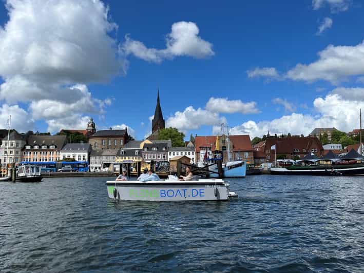 Flensburg: E-Boat rent - Safety at the Jetty and on the Water