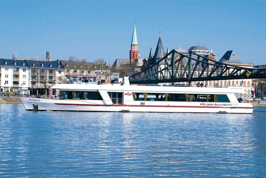 Frankfurt: 1-Hour Panorama Boat Cruise on the river Main - Finding the KD boat at Mainkai