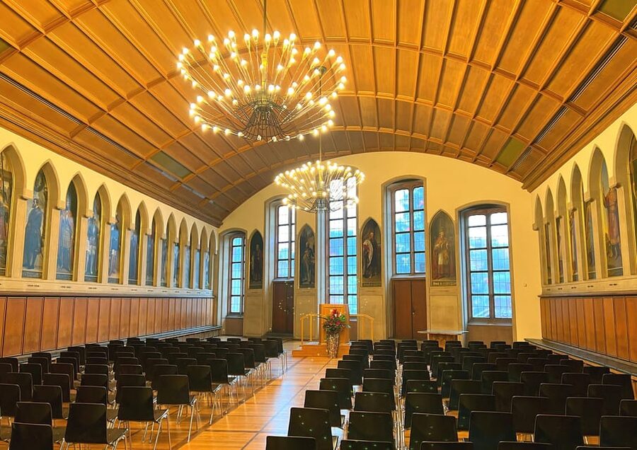 Frankfurt: Discover the heart of Frankfurt - a city tour in German - Frankfurt Cathedral and the medieval imperial palace