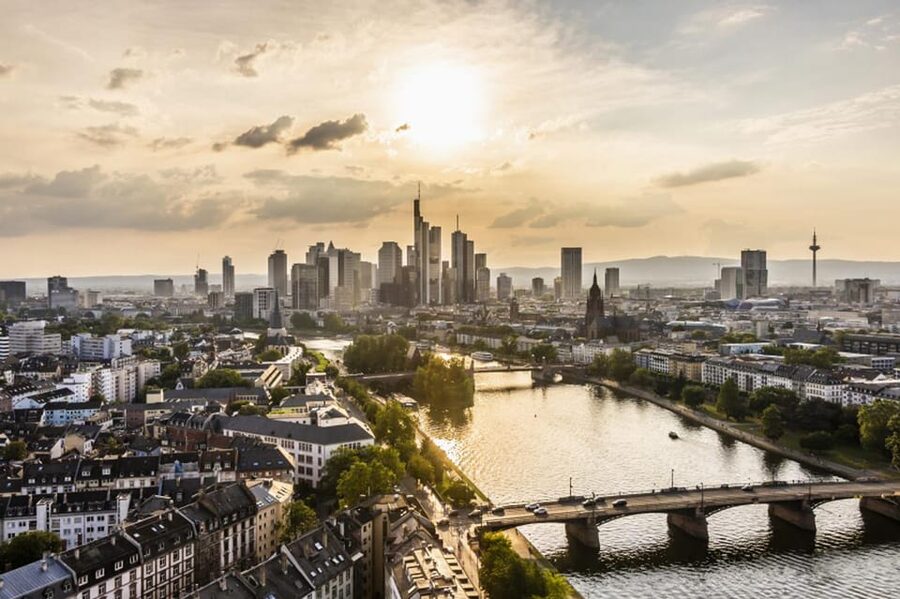 Frankfurt: Full-Day Bicycle or E-Bike Rental - Helmets, phone holders, and useful extras