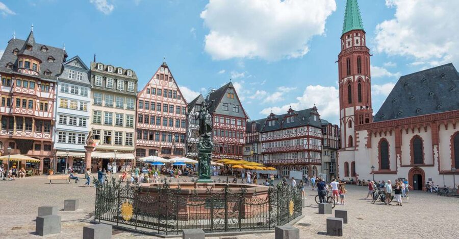 Frankfurt: Highlights and New Old Town English-Language Tour - Starting at the Römer, Frankfurt’s civic front door