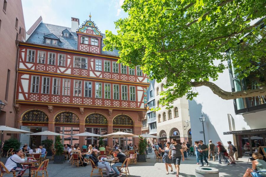Frankfurt: Highlights and New Old Town English-Language Tour - A glimpse of the Museum Embankment