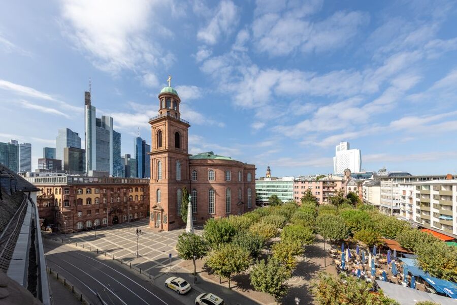 Frankfurt: Highlights and New Old Town English-Language Tour - Walking the reconstructed New Old Town