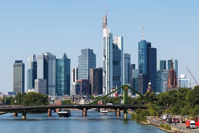 Frankfurt Impressions Express - Highlights and Hidden Gems - The cathedral brings the old center into focus