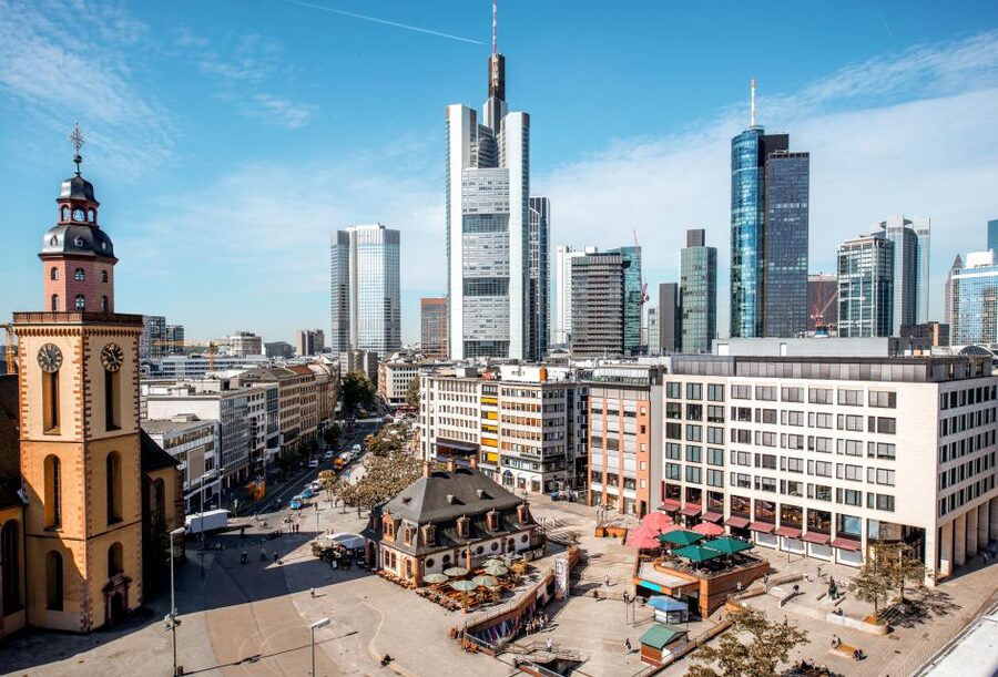 Frankfurt: Main Tower with Tickets and Guided Old Town Tour - The guides make the private format worthwhile