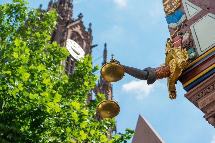 Frankfurt: New Old Town and Highlights German-Language Tour - Key points at a glance