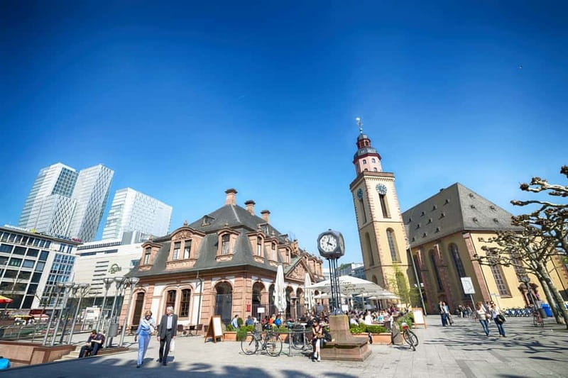 Frankfurt: Old Town Historical Walking Tour in German - German language and English requests